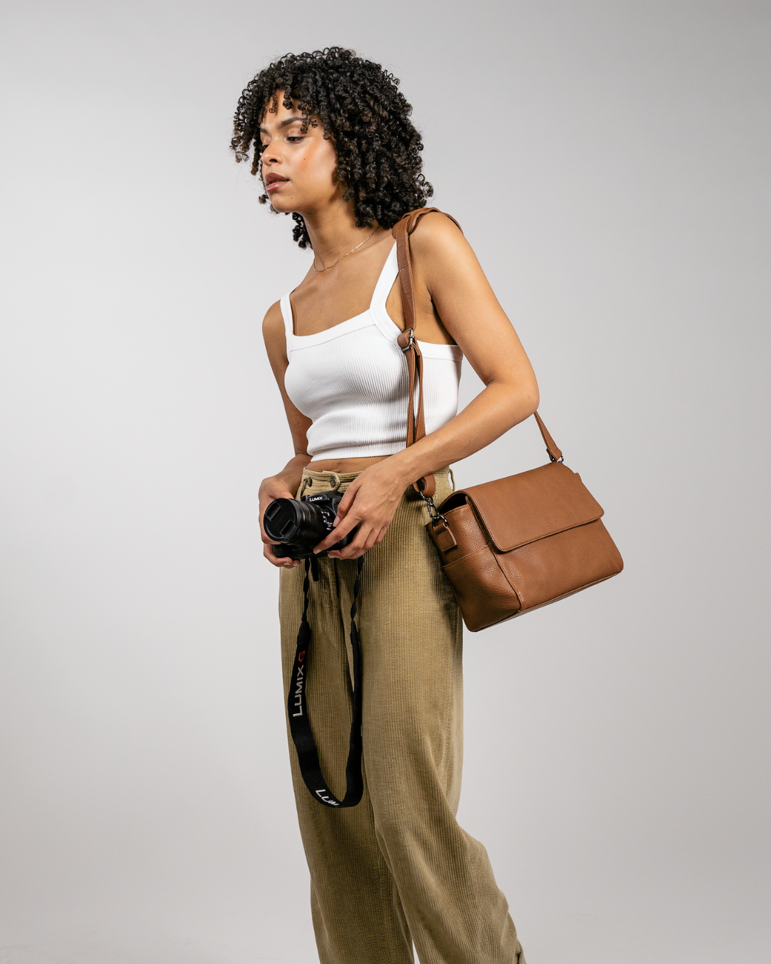 Bobbi Shoulder Camera Bag (Tan)